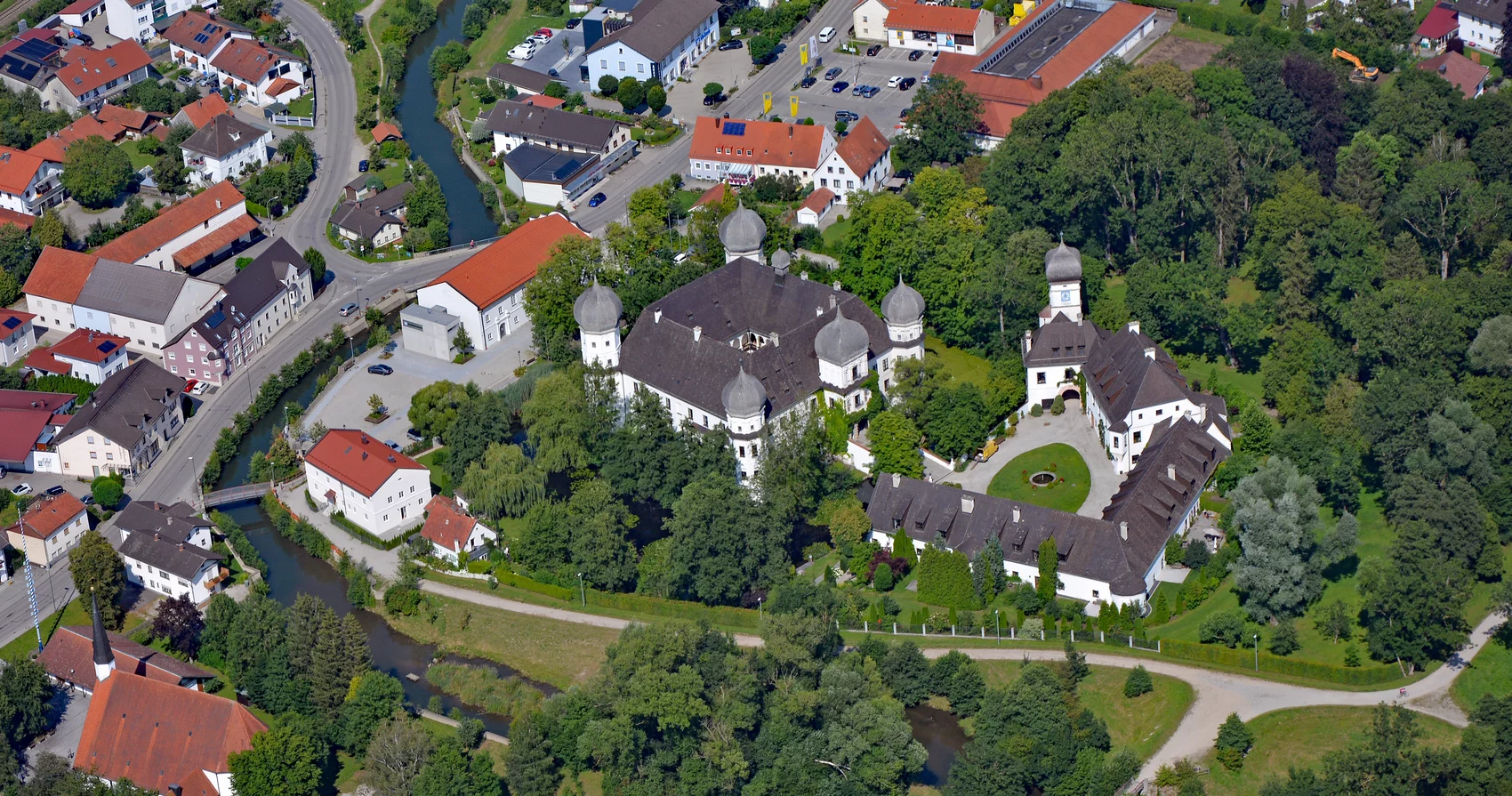 Ortsmitte Schwindegg aus der Luft