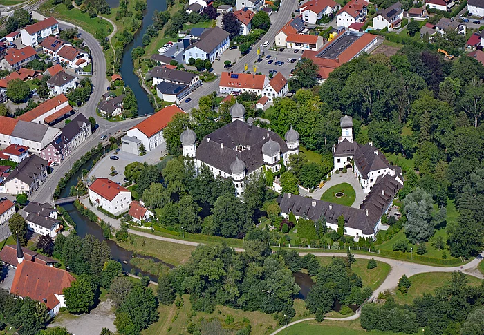 Ortsmitte Schwindegg aus der Luft