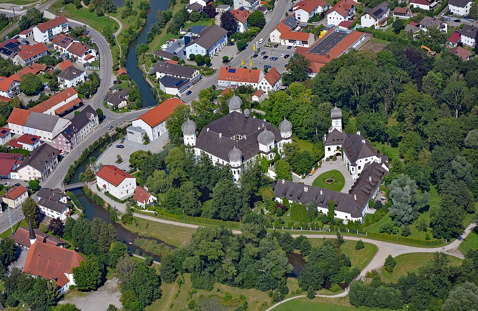 Ortsmitte Schwindegg aus der Luft