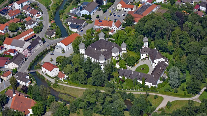 Ortsmitte Schwindegg aus der Luft